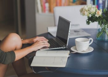 how to sell feet pics without getting scammed