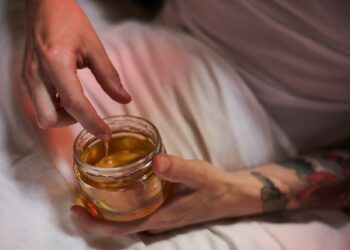 how to use royal honey vip