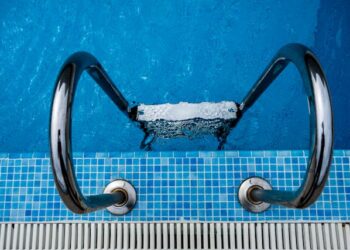 how to lower cyanuric acid in pool