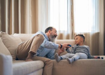 what is my moms cousin to me