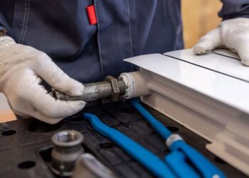 Burst Pipes DIY Clamps vs. Professional Fix