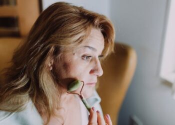 How to Use a Face Roller for Real Results (Not Just Hype)