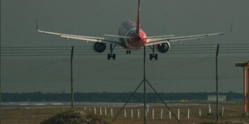 American Airlines AA1960 Charlotte Phoenix Diversion Explained