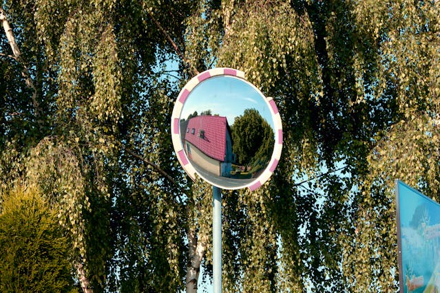 Can You Bring a Mirror on a Plane (Real Rules)