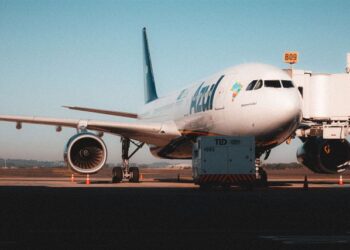 KLM Flight KL635 Diverts to Glasgow After Declaring Emergency
