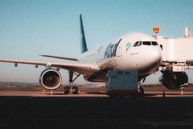 KLM Flight KL635 Diverts to Glasgow After Declaring Emergency