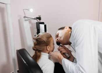 Pain Under Ear Behind Jaw Bone Causes & Relief