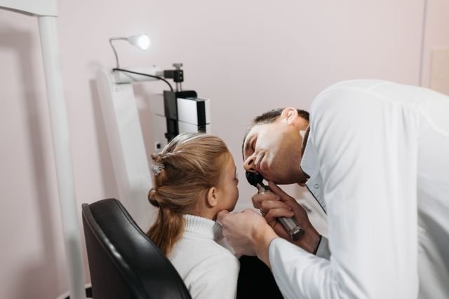 Pain Under Ear Behind Jaw Bone Causes & Relief